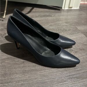Classic Pointed-Toe Mid Heel Pumps - Navy